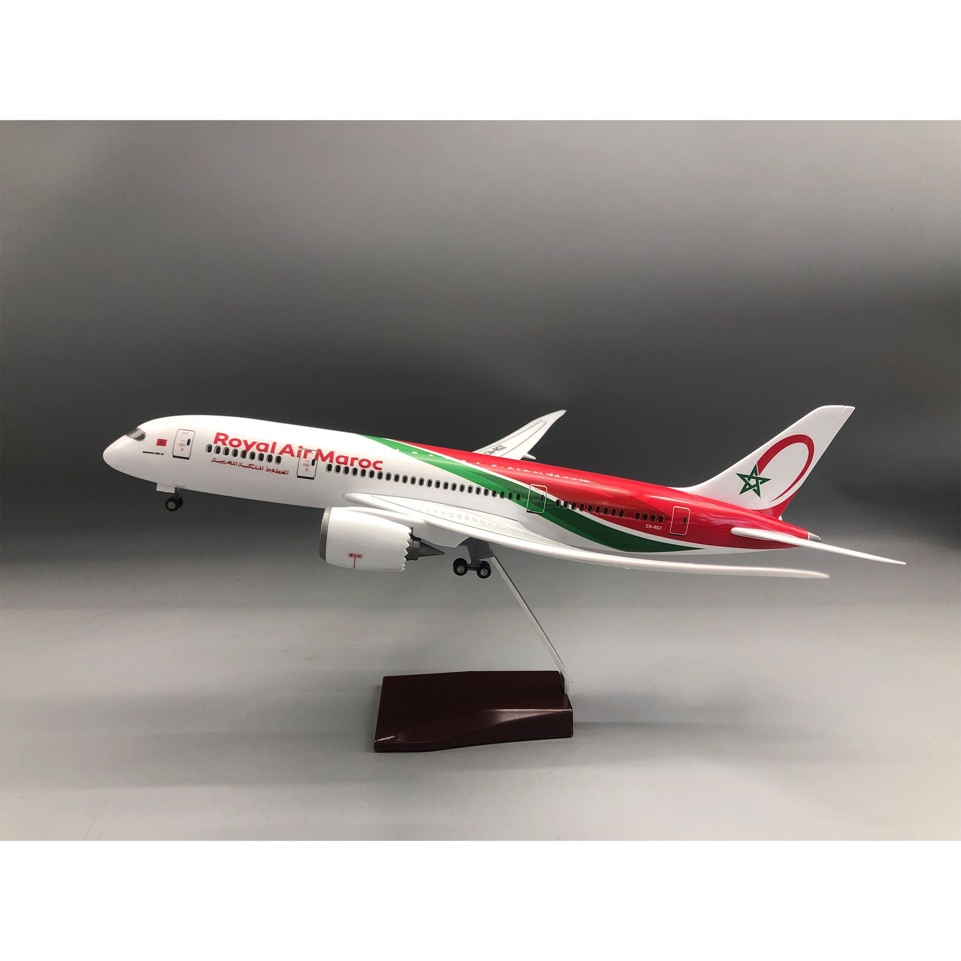 Office Technology - 1/130スケール ロイヤル・エア・マロク 787 飛行機模型 スタンド付き 大人向け航空記念品