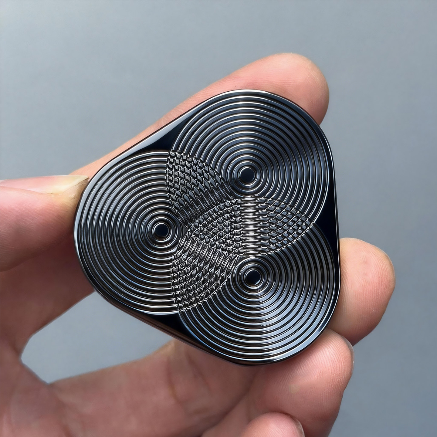 Cool Office Tech Gadgets - 三角形の磁気フィジェットスライダー、触覚クリックカード、ストレスと不安の解消、大人向けオフィス向け楽しいクールなEDCガジェットギフト