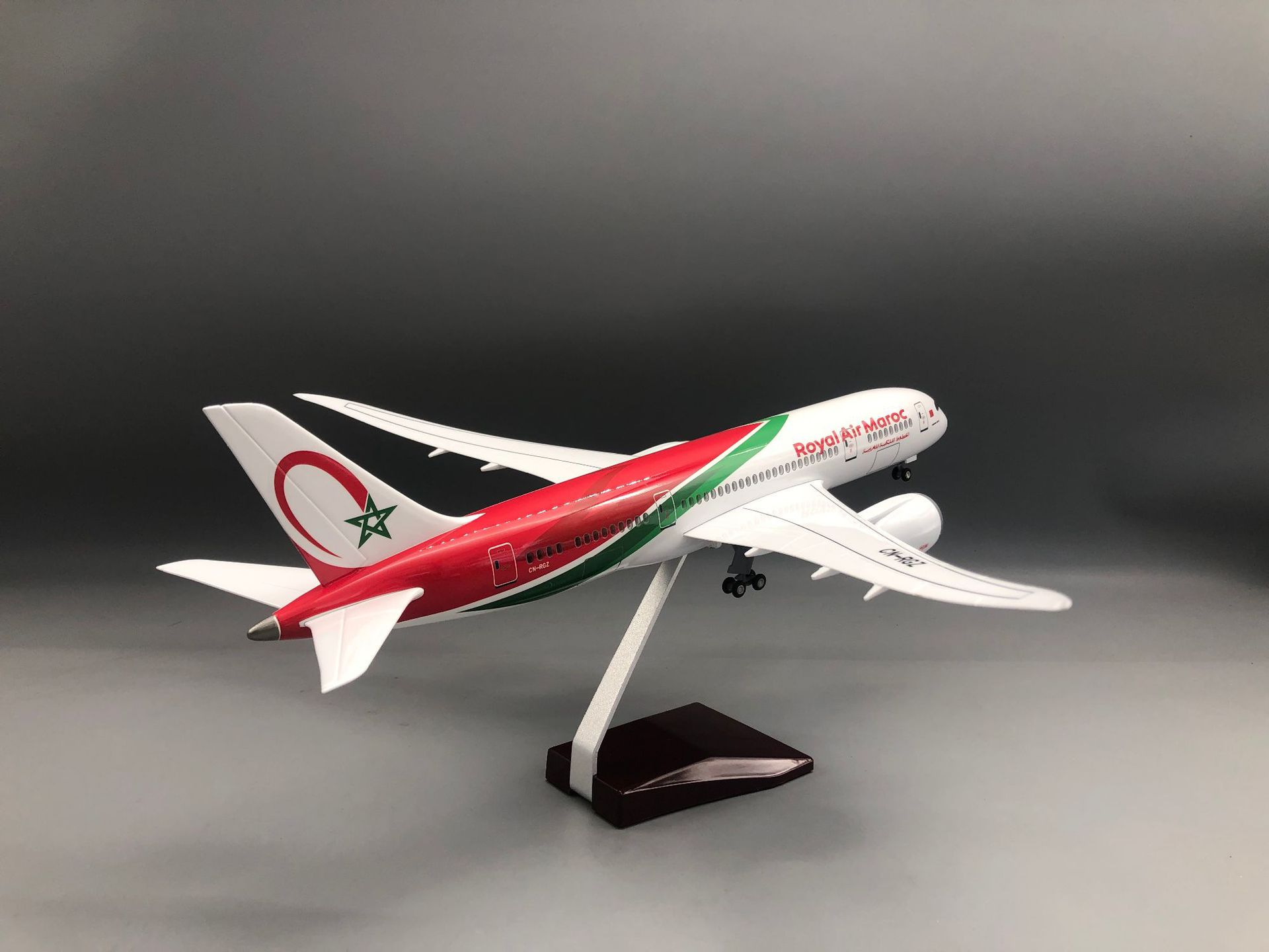 1/130スケール ロイヤル・エア・マロク 787 飛行機模 - Office Technology のレビューと価格