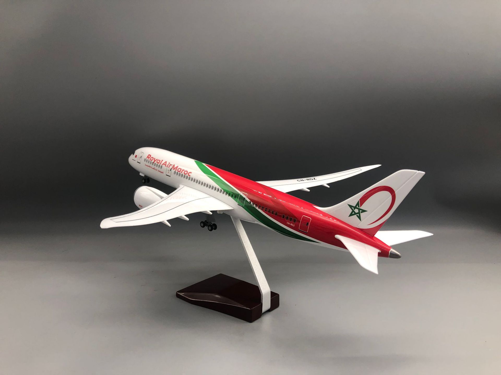 1/130スケール ロイヤル・エア・マロク 787 飛行機模 - Office Technology のレビューと価格