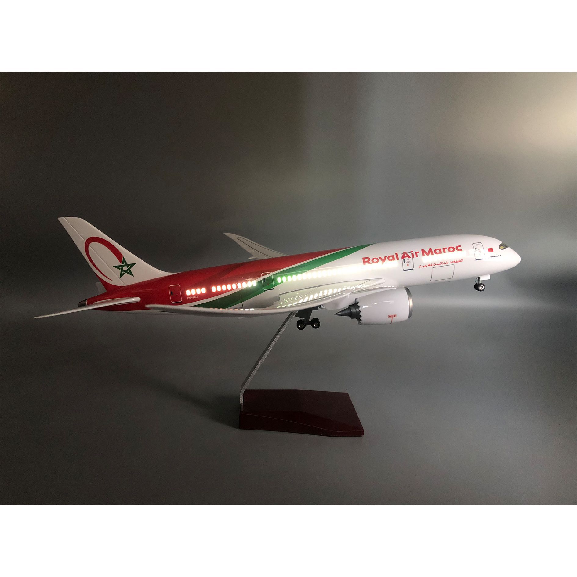 1/130スケール ロイヤル・エア・マロク 787 飛行機模 - Office Technology のレビューと価格